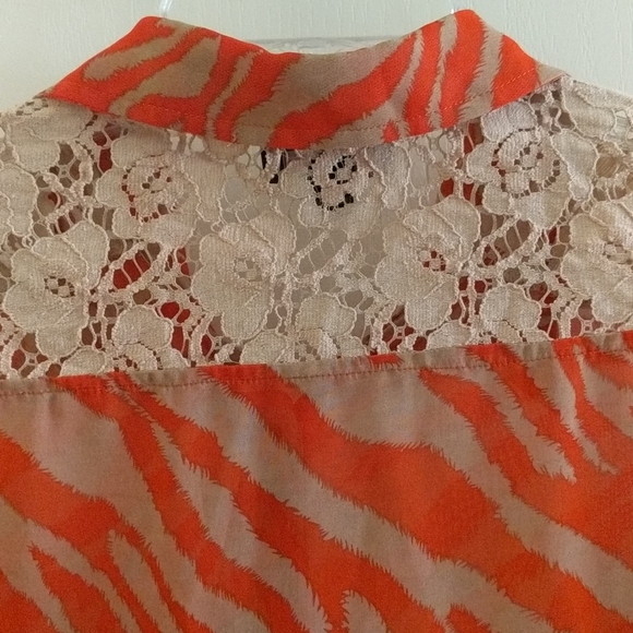 Orange and lace blouse. Size M-L. I Z Byer brand - Picture 5 of 9